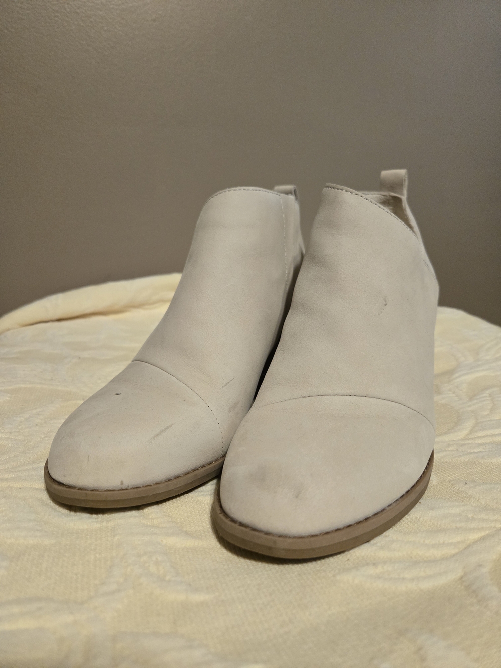TOMS Everly Suede Cutout Ankle Booties Beige Cream Size 7.5